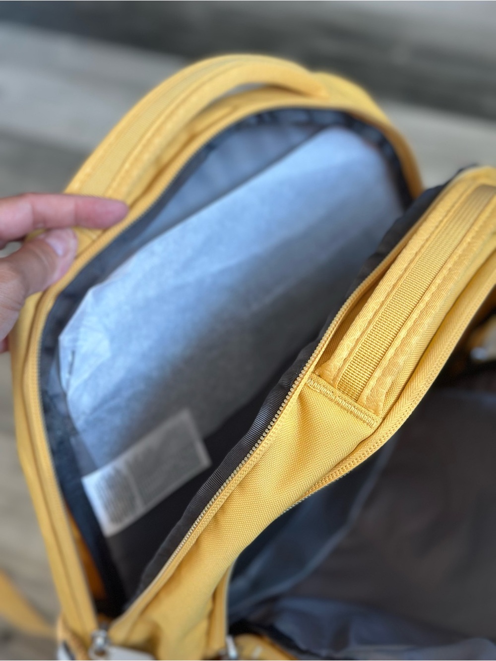 The North Face Women’s 27L Backpack Pale Amber/Mineral Salt - Picture 6 of 11
